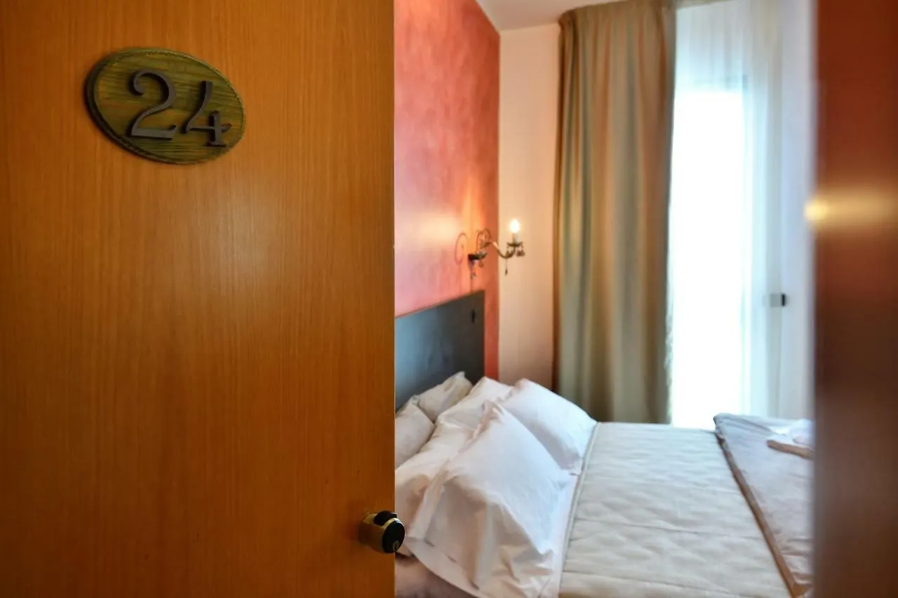 Hotel Oasis Marina di Ravenna 0*,  Italia